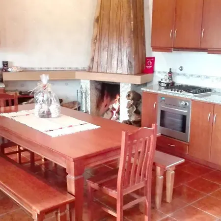 بيت للعطل House With 5 Bedrooms In Taide With Enclosed Garden And Wifi 45 Km From The Beach Póvoa de Lanhoso