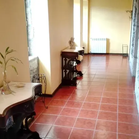 House With 5 Bedrooms In Taide With Enclosed Garden And Wifi 45 Km From The Beach بيت للعطل *
